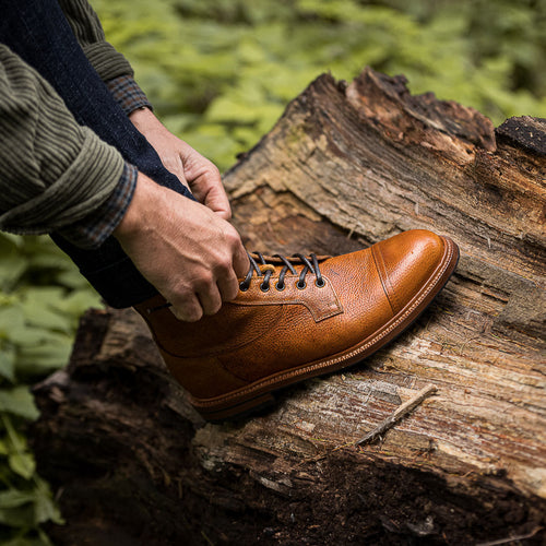 Cognac lace-up boot in hammered leather | Velasca