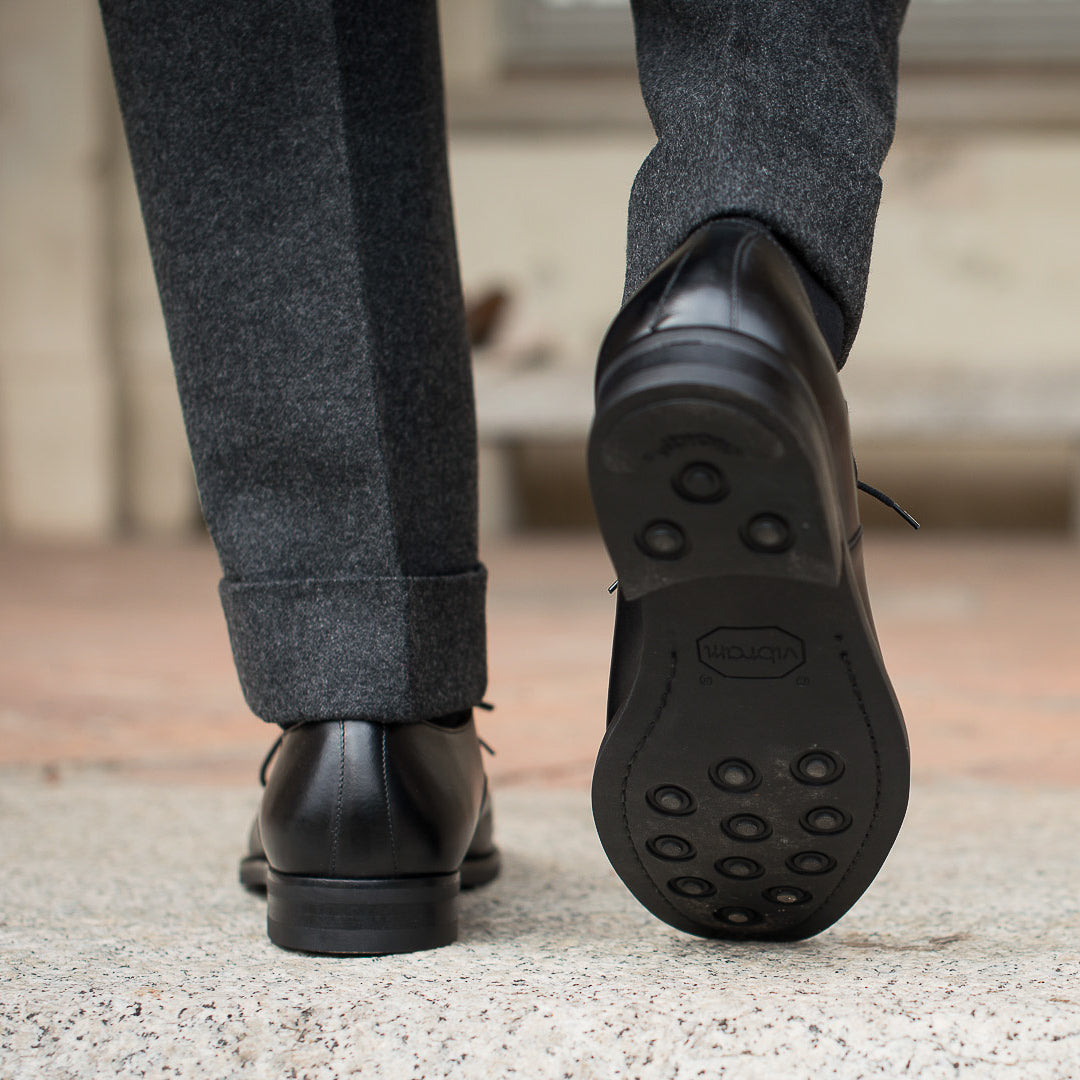 Men's black leather Oxford shoes, quarter brogue | Velasca Men's black leather Oxford shoes, quarter brogue | Velasca