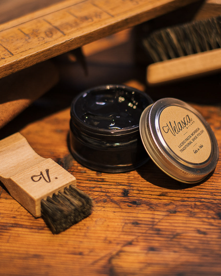 Black smooth leather mini shoe care kit Velasca
